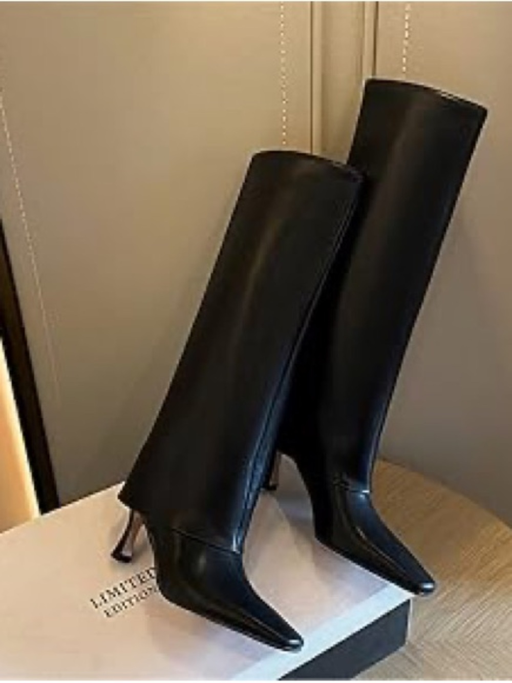 Black Pointed-Toe Knee-High Heeled Boots